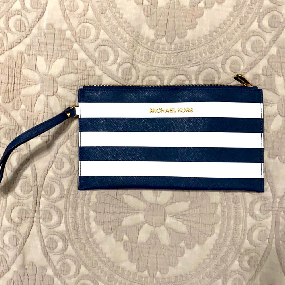 Micheal kors wristlet